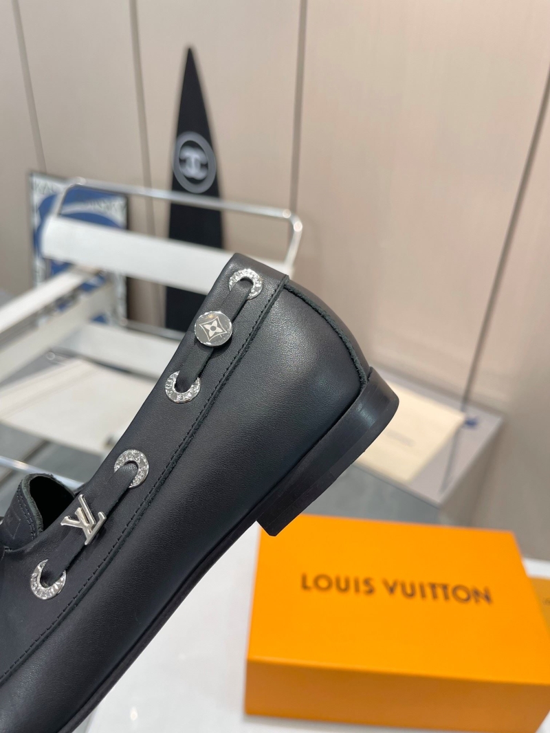 l0vis Vvtt0n loafers